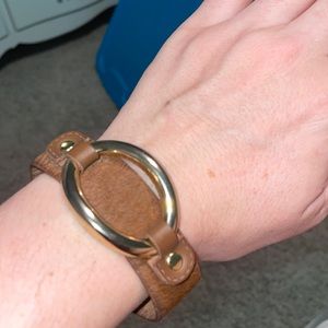 Brown leather bracelet with gold circle